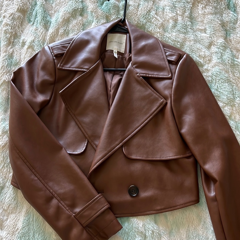 Crop faux leather jacket